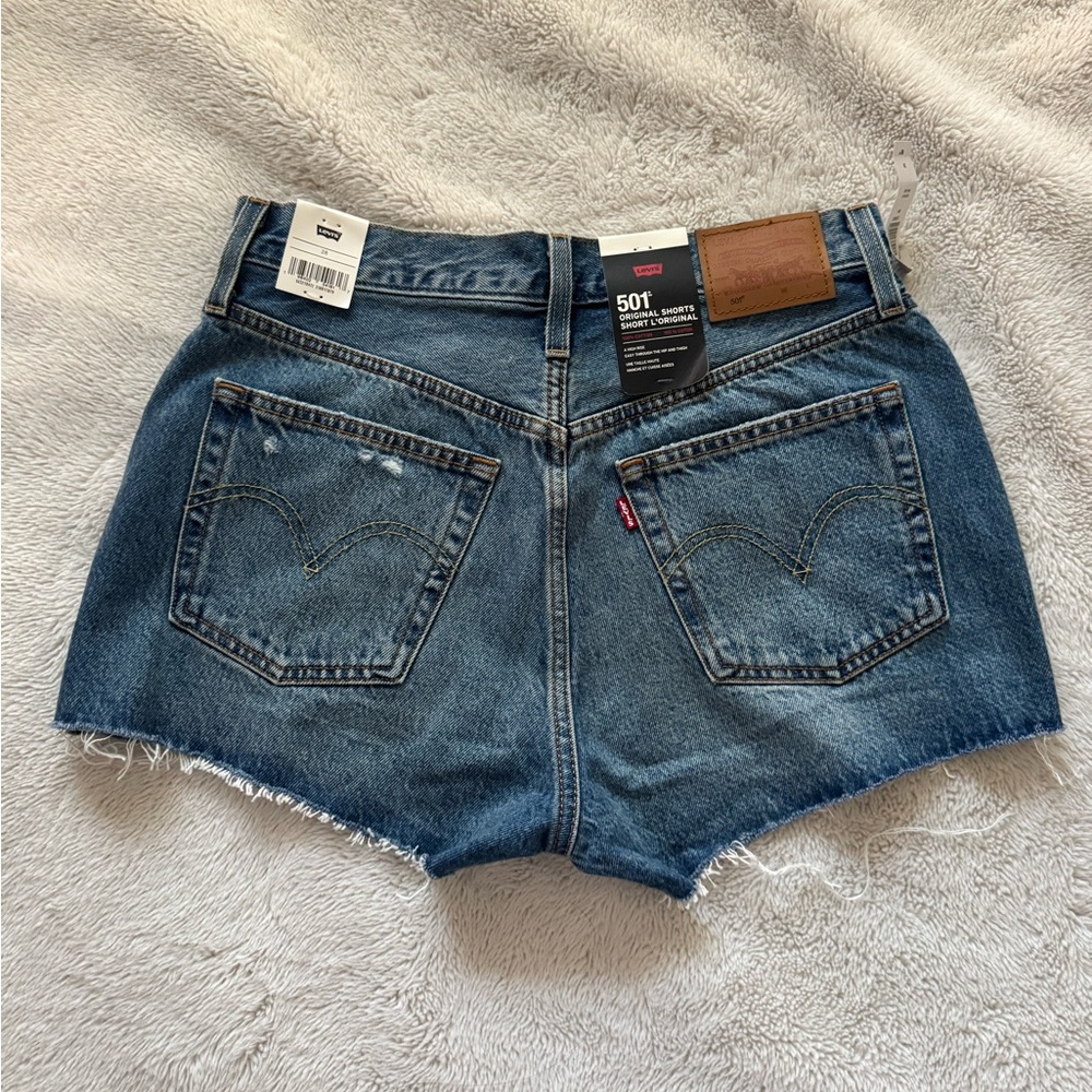 Aritzia Levi’s denim shorts